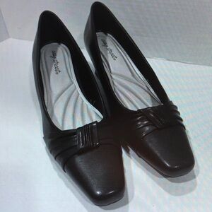 Womens Waive Kitten Heel Pumps